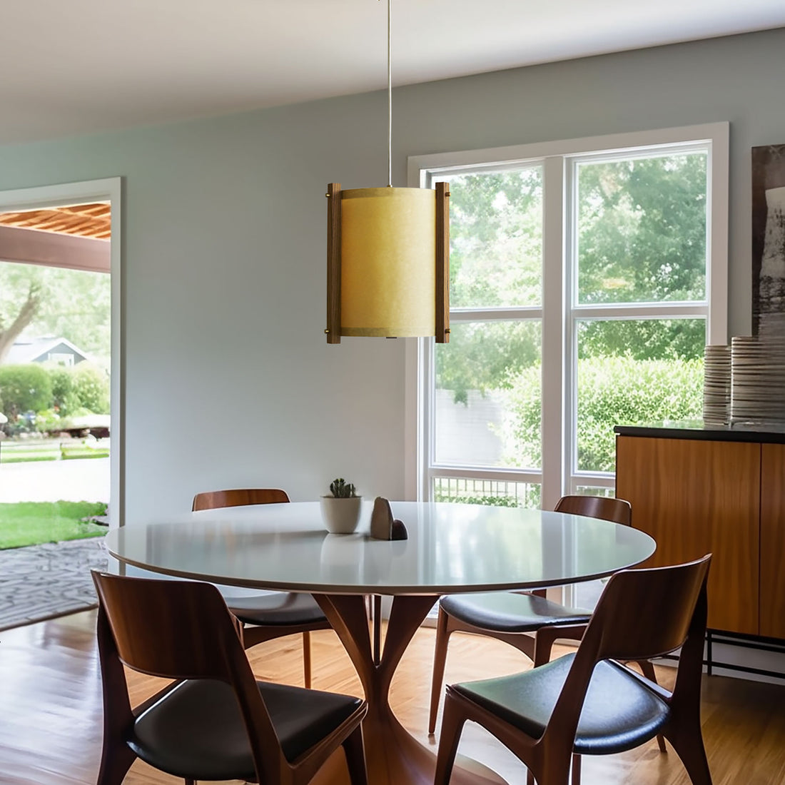 TEAK SAND MEDIUM PENDANT IN DINING ROOM